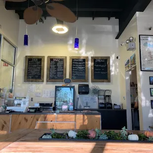 Front counter/Menu