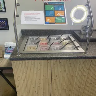 Covid friendly topping station