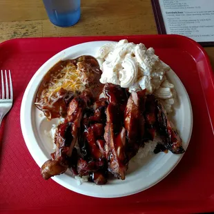 Huli Huli Chicken with Hawaiian Macaroni Salad and Brisket Chili. I opted for teriyaki sauce, you can choose from 4 sauces on the table.
