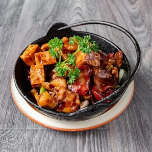 Mandarin Combo Pot. with Prawn, Chicken, Beef and Vegetables.