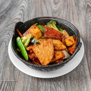 Shaolin Temple Combo Pot. Contains Meatless Chicken, Meatless Beef, Tofu and Vegetables.