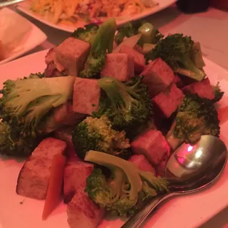 Ginger Onion Broccoli with Meatless Chicken