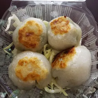 Chive Dumpling with Meatless Chicken