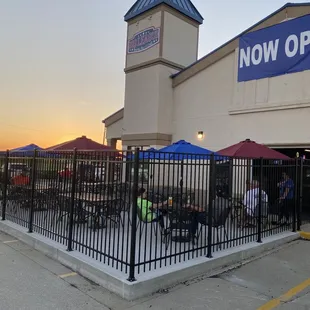 the outside of the restaurant