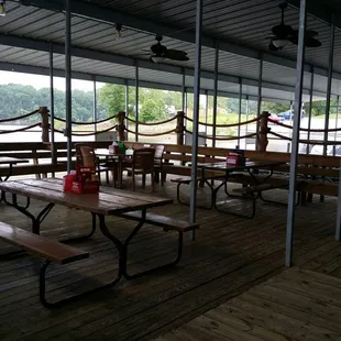 ows picnic tables and benches