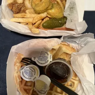2 piece  basket &amp; waffle