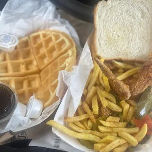 Fluffy waffle, chicken wings, well seasoned fries, pickles, jalapeño pepper and steamed carrots