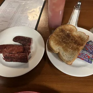 Wheat toast and spicy sausage