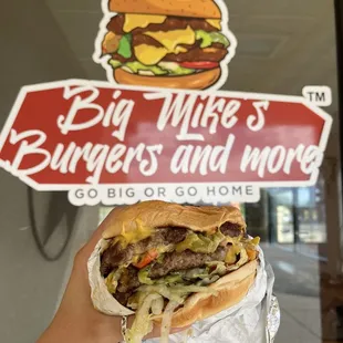 Lil Chris Burger &quot;Go big or go home!&quot;