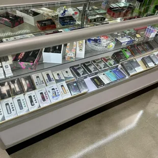 Mods and Batteries in top industry brands like Uwell, Vaporesso, Smok and more!!