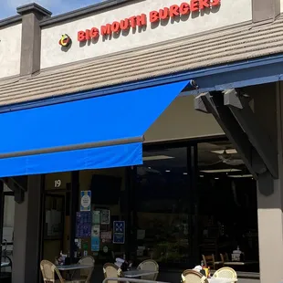 the outside of a restaurant