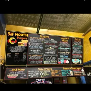 Polite and quick service. We ordered fish n chips, the giants burger, New Orleans, and the texan. Delicious