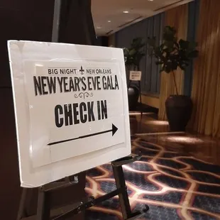 Easy Checkin and bracelet pickup just inside hotel lobby