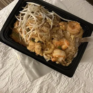 Chicken, beef, shrimp Pad Thai