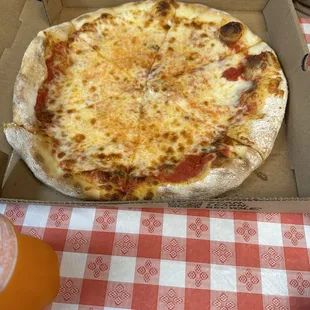 The crust is amazing!  Great chew.