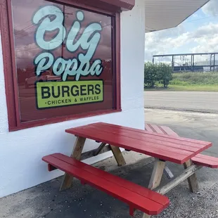 Side window &amp; outdoor seating