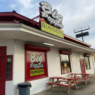 the outside of the restaurant
