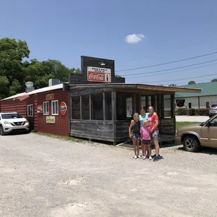 Brad's Big R BBQ Drive-In: Drive thru plus eat inside.