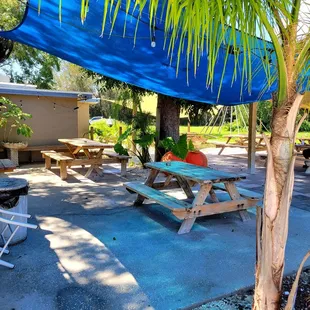 Aug 2021: Lots of outside seating. There's a second covered area out of view