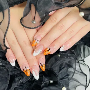 Got my gel nail set for Halloween done by Lily! Amazing service whenever I go back each time!