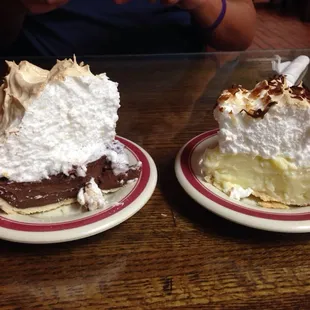 Chocolate cream and coconut cream pie. I had the coconut. It was super tasty! Hans had the chocolate cream. He liked it as well.