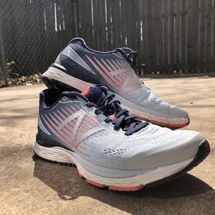 Love my kicks! The NB 880s are a powerhouse shoe that can handle anything you throw at it. So happy with these shoes!