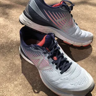 Love my kicks! The NB 880s are a powerhouse shoe that can handle anything you throw at it. So happy with these shoes!