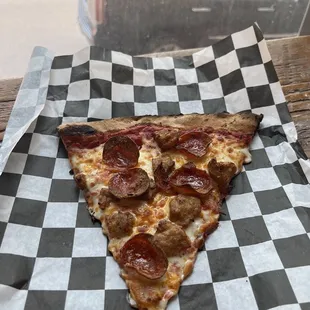 Wow crazy good pizza. Hey Bar Stool Dave where you at to rate it. One bite everybody knows the rules. 9.6.