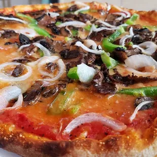 12" build your own ($12) w/vegan cheese (+$3.50). Great crust. Nice cheddar cheese flavor. Cheese was liquid, though, dripping everywhere.