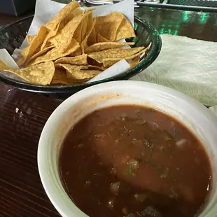 Chips n salsa with Seattle Kraken beer