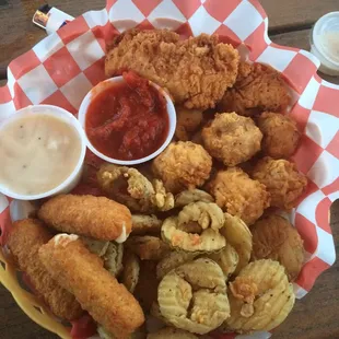 Sampler platter of appetizers