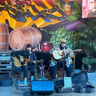 Shane Q &amp; Mona v  Live music