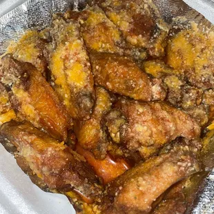 a tray of chicken wings