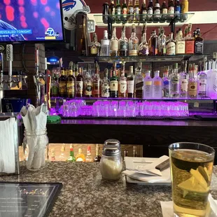 Mondays: Pizza and Bud Light for $8 !