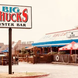 the outside of the restaurant