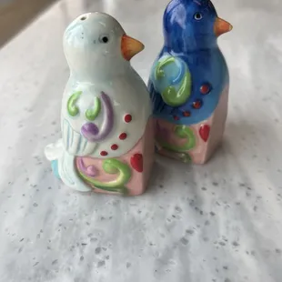 Cutest salt n pepper shakers in town!