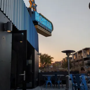 the outside of a restaurant