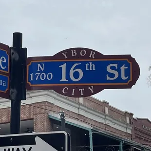 16th Street sign