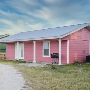 Rosette Spoonbill-two bedroom, with a sleeper sofa. Full-kitchen, 1 bathroom.