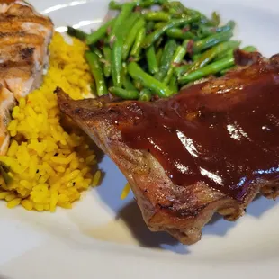 a plate of food with meat, rice and green beans
