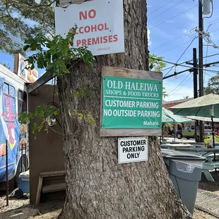 No alcohol!   I think they own the whole place YA It&apos;s that Good!!!! But they not fancy just Good!   Takes Apple Pay