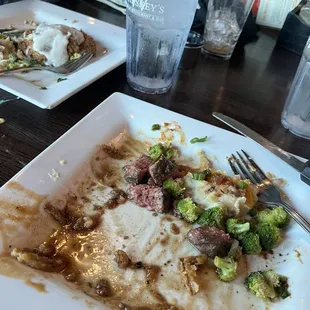 Cold 6 oz sirloin and sides. Notice empty Bloody Mary glasses.