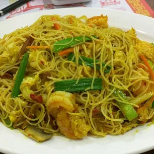 Singapore Mei Fun (chicken &amp; shrimp in spicy curry sauce )