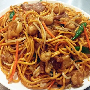 House Lo Mein (chicken,shrimp,prok)