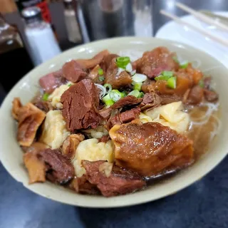 30. StewedBeefBrisket, Tendon and Wonton w. Noodles