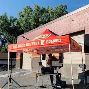 80s music from the DJ. So fun.