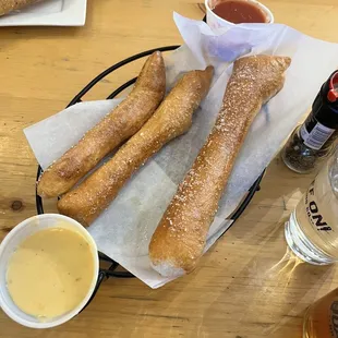 Hot Beer Cheese &amp; Pretzels