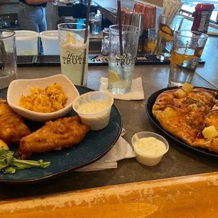 Amazing fish , and Hawaiian pizza !