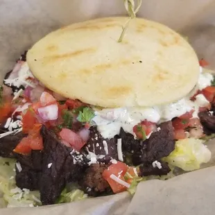 Arepa de carne asada