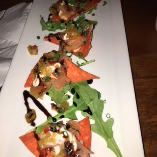 House Apple-Smoked Salmon Nachos (5)